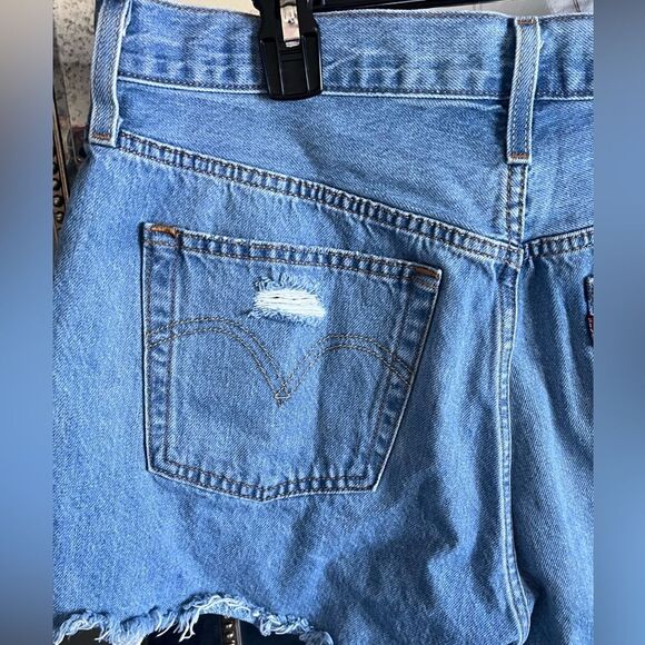 Ladies Levis 501 denim cutoff shorts size 32W - Picture 6 of 8